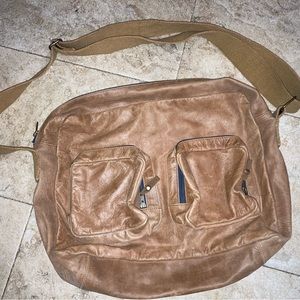 Standard cloth messenger bag.